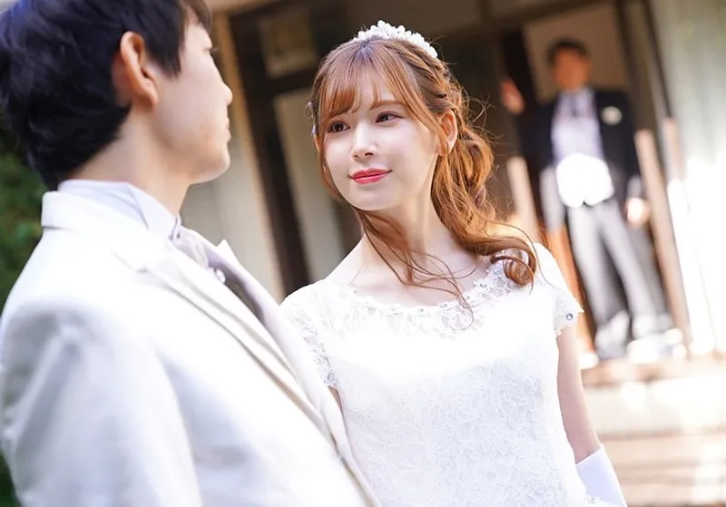 Bố chồng phang người yêu của con trai ngay sau lễ cưới của con trai